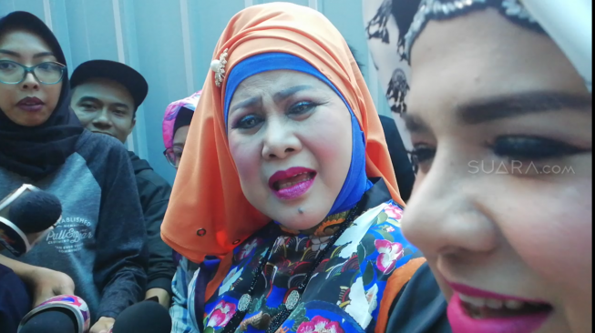 Bahas Konfliknya dengan Anak, Elvy Sukaesih Emosi Bahas Konfliknya dengan Anak, Elvy Sukaesih Emosi