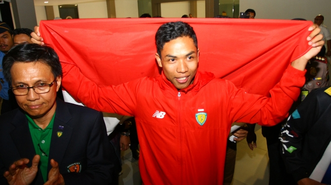 Wow! Lalu Muhammad Zohri Dihadiahi Emas Seberat 1 Kilogram Wow! Lalu Muhammad Zohri Dihadiahi Emas Seberat 1 Kilogram
