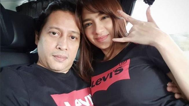 Usia Beda 19 Tahun, 5 Potret Mesra Angel Karamoy dan Jose Poernomo