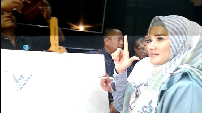 Absen di Konser Reuni Dewa 19, ke Mana Mulan Jameela? Absen di Konser Reuni Dewa 19, ke Mana Mulan Jameela?