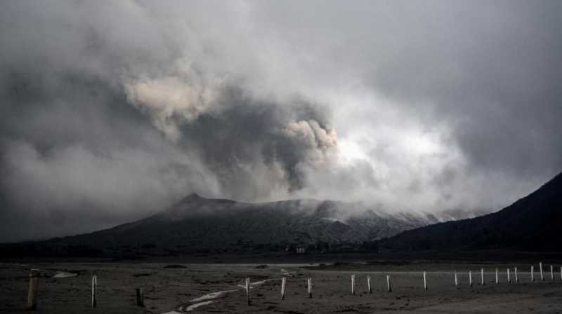 Sempat Erupsi, Gunung Bromo Dilaporkan Kembali Kondusif Sempat Erupsi, Gunung Bromo Dilaporkan Kembali Kondusif