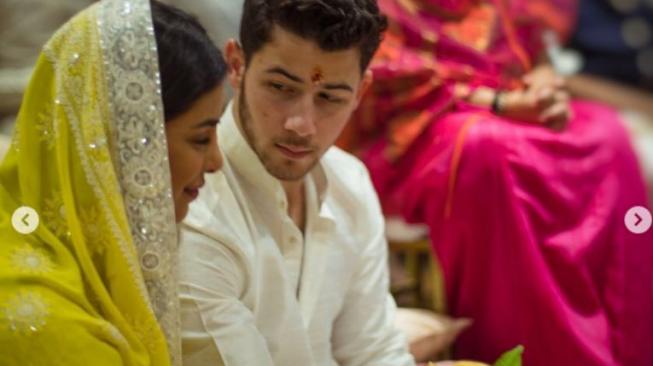 Seperti Priyanka Chopra dan Nick Jonas, Ini Fakta Seputar Cinta Pertama