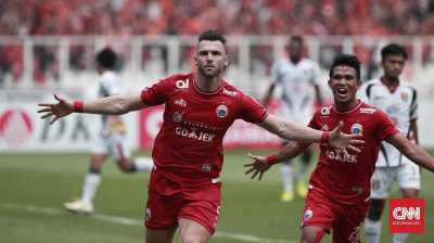 Marko Simic Lelang Jersey untuk Korban Tsunami Selat Sunda