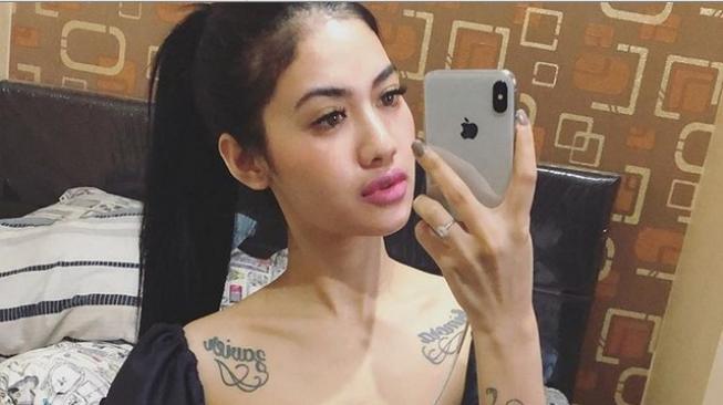 Dipanggil Polda Jatim, Adik Julia Perez Terlibat Kasus Prostitusi? Dipanggil Polda Jatim, Adik Julia Perez Terlibat Kasus Prostitusi?