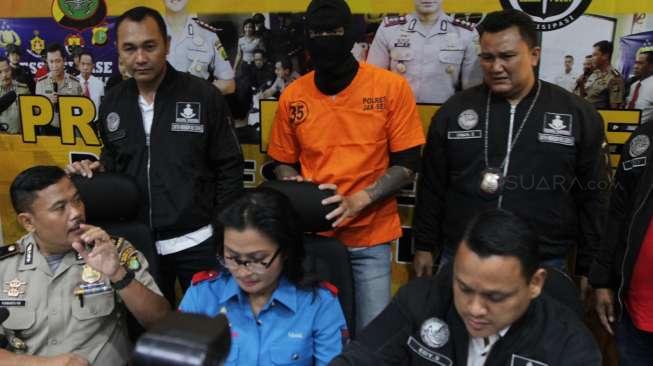 Dikawal Ketat, Tora Sudiro Dibawa ke RSKO Cibubur Dikawal Ketat, Tora Sudiro Dibawa ke RSKO Cibubur