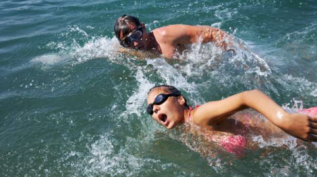 Berenang di Laut, Waspada Empat Risiko Tak Terduga Ini! Berenang di Laut, Waspada Empat Risiko Tak Terduga Ini!