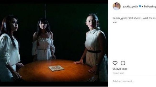 Salah Tulis Bahasa Inggris, Zaskia Gotik Dinyinyirin Warganet Salah Tulis Bahasa Inggris, Zaskia Gotik Dinyinyirin Warganet