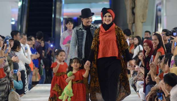 Makamkan Anak ke-3, Indra Bekti: Ini Jadi Intropeksi Makamkan Anak ke-3, Indra Bekti: Ini Jadi Intropeksi