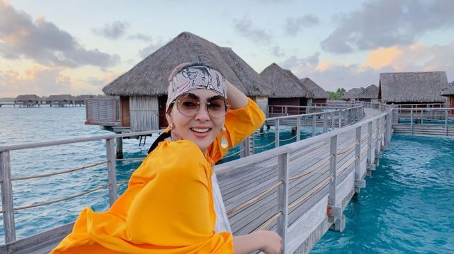 YouTuber Ini Syok Cicipi Peyek Rp 200 Ribu Buatan Ibunda Syahrini YouTuber Ini Syok Cicipi Peyek Rp 200 Ribu Buatan Ibunda Syahrini