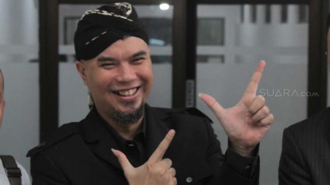 Ahmad Dhani Diperiksa Polrestabes Surabaya Terkait Kasus Persekusi Ahmad Dhani Diperiksa Polrestabes Surabaya Terkait Kasus Persekusi