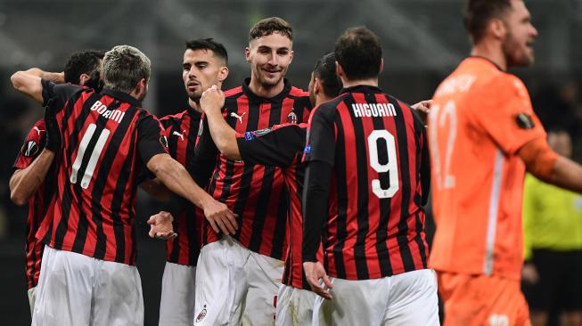 Gol Bunuh Diri Antar Milan ke Peringkat Ketiga Serie A Gol Bunuh Diri Antar Milan ke Peringkat Ketiga Serie A