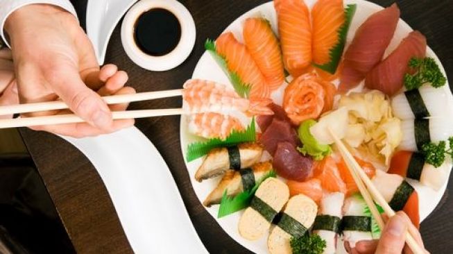 Usai Makan Sushi, Tangan Seorang Kakek Harus Diamputasi, Kok Bisa ? Usai Makan Sushi, Tangan Seorang Kakek Harus Diamputasi, Kok Bisa ?