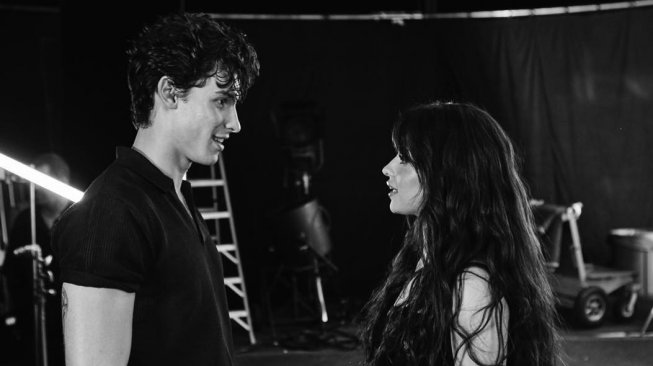 Ulang Tahun ke-21, Shawn Mendes Makin Mesra dengan Camila Cabello