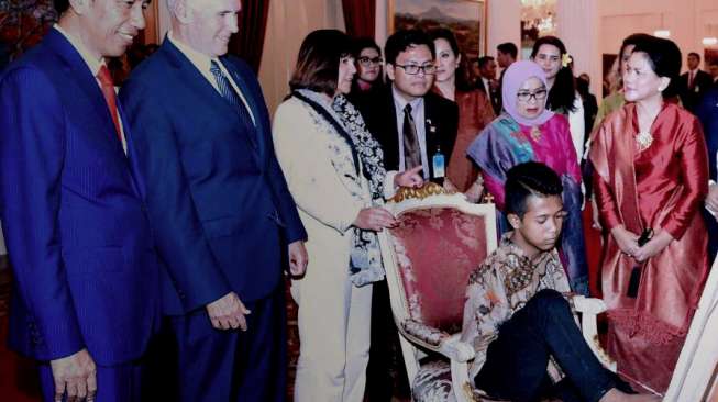 Mike Pence Saksikan Peresmian Kerjasama RI - AS Di Sektor Energi Mike Pence Saksikan Peresmian Kerjasama RI - AS Di Sektor Energi