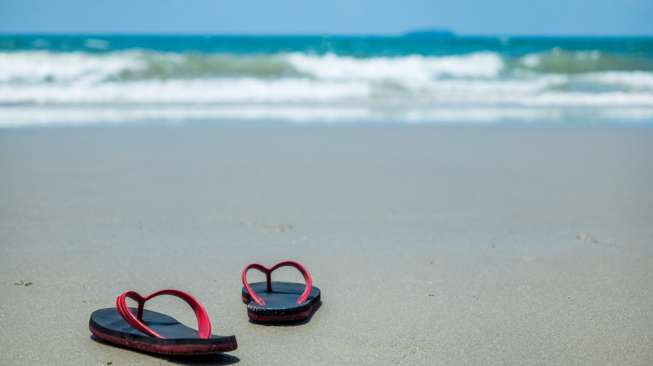 Sering Pakai Sandal Jepit Ternyata Ada Risikonya, Apa Saja? Sering Pakai Sandal Jepit Ternyata Ada Risikonya, Apa Saja?