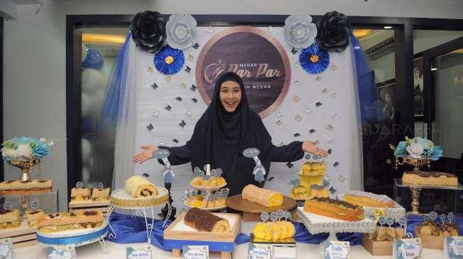 Hore! Oki Setiana Dewi Buka Toko Kue Kekinian di Medan