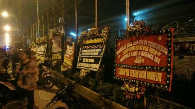 Karangan Bunga Nyeleneh untuk Ahok Penuhi Rutan Cipinang