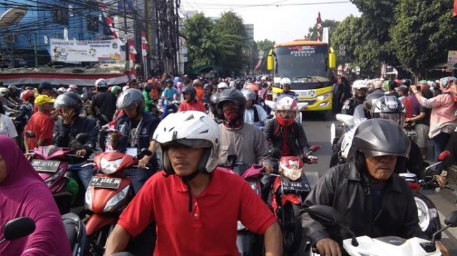 Pawai Obor Asian Games di Jakarta Diwarnai Aksi Kekerasan Pawai Obor Asian Games di Jakarta Diwarnai Aksi Kekerasan