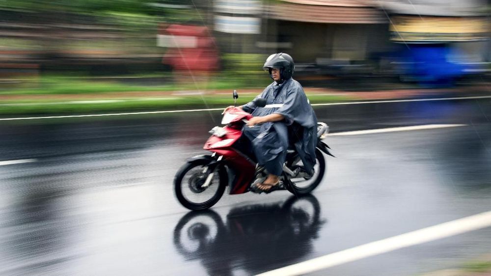 Jas Hujan Ponco Bukan Buat Biker
