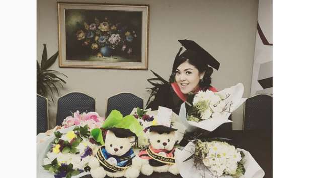 Bergelar Magister Hukum, Tina Toon Balik Kejar S1 Hukum Bergelar Magister Hukum, Tina Toon Balik Kejar S1 Hukum