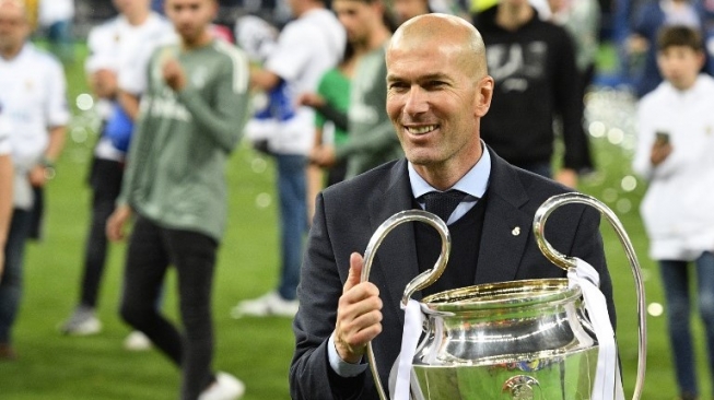 Zidane Senang Bikin Sejarah dengan Real Madrid Zidane Senang Bikin Sejarah dengan Real Madrid