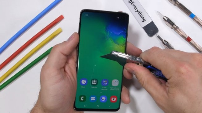 Uji Ketahanan, Sensor Sidik Jari Samsung Galaxy S10 Disiksa Sampai Begini