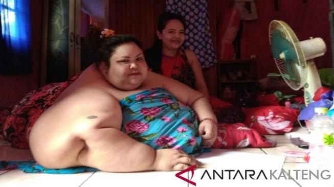 Suka Cemilan, Minum Es dan Gorengan, Berat Titi Wati 350 Kg Suka Cemilan, Minum Es dan Gorengan, Berat Titi Wati 350 Kg