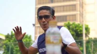 Sandiaga Bottle Cap Challenge, Di-bully karena Tepergok Videonya Editan