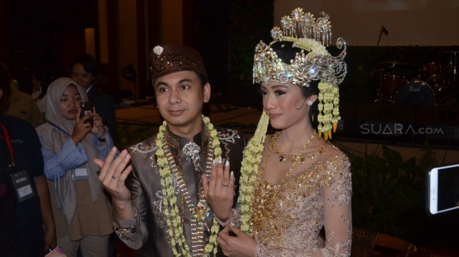 Raditya Dika dan Anissa Aziza Ikhlas Berbulan Madu Di Ragunan