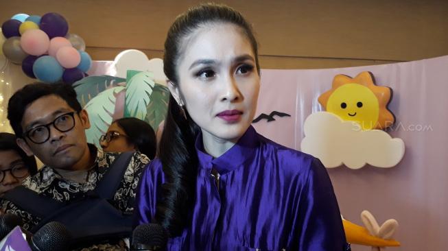 Kata Sandra Dewi soal Perceraian Delon dan Yeslin Wang