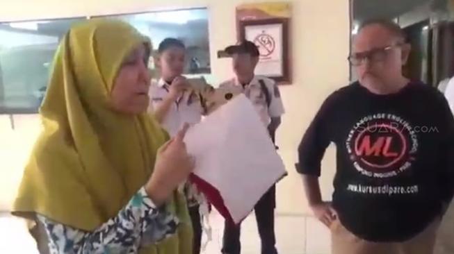 Bendera Merah Putih Dicopot di Kalibata City, Ini Kata Polisi Bendera Merah Putih Dicopot di Kalibata City, Ini Kata Polisi
