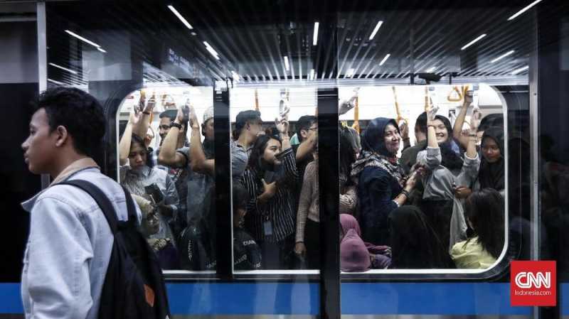 Cerita Penumpang Terjebak di Terowongan MRT saat Listrik Mati Cerita Penumpang Terjebak di Terowongan MRT saat Listrik Mati