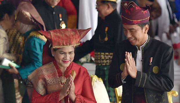 Polisi Tangkap Penghina Ibu Negara Iriana Jokowi di Palembang Polisi Tangkap Penghina Ibu Negara Iriana Jokowi di Palembang