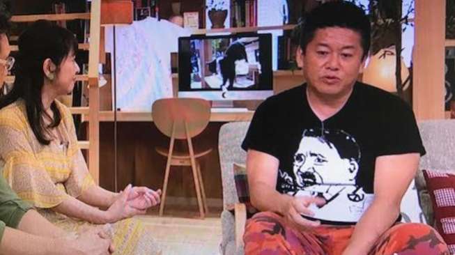 Tamu Pakai Baju Adolf Hitler, Kantor Berita NHK Jepang Minta Maaf Tamu Pakai Baju Adolf Hitler, Kantor Berita NHK Jepang Minta Maaf