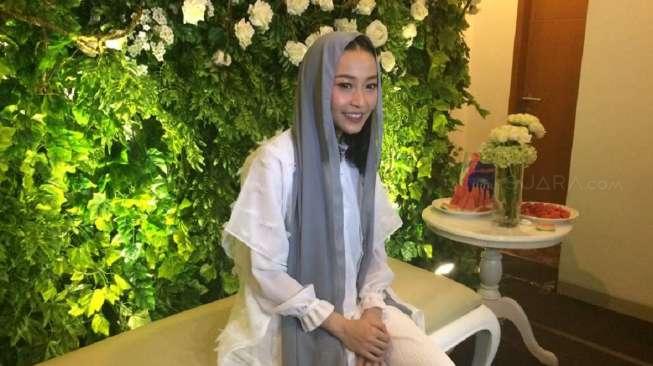 Rinni Wulandari Gelar Pengajian Jelang Pernikahan Rinni Wulandari Gelar Pengajian Jelang Pernikahan
