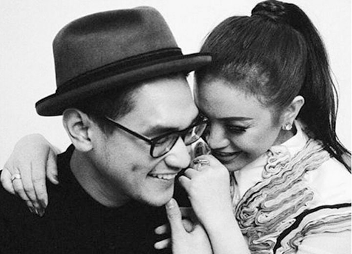 Begini Reaksi Afgan Syahreza Saat Ditanya Soal Ciuman Dengan Rossa Begini Reaksi Afgan Syahreza Saat Ditanya Soal Ciuman Dengan Rossa