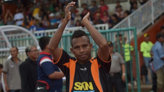Tusuk Perut Wasit, Okto Maniani Terima Sanksi Berat dari Komdis PSSI Tusuk Perut Wasit, Okto Maniani Terima Sanksi Berat dari Komdis PSSI