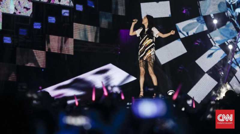 Duka dan Penyesalan Taeyeon SNSD untuk Jonghyun Duka dan Penyesalan Taeyeon SNSD untuk Jonghyun