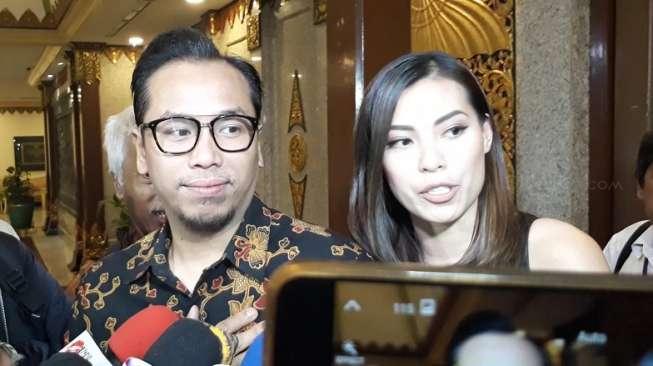 Sammy Simorangkir Dampingi Istri yang Baru Dioperasi, Sakit Apa? Sammy Simorangkir Dampingi Istri yang Baru Dioperasi, Sakit Apa?