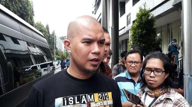 Ditemani Mulan, Ahmad Dhani Sindir Maia Estianty? Ditemani Mulan, Ahmad Dhani Sindir Maia Estianty?