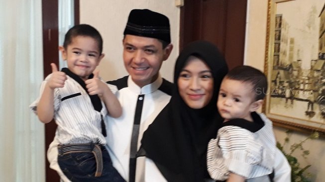 Dude Harlino Ingin Tambah Anak Lagi : Minimal Tiga Lah...