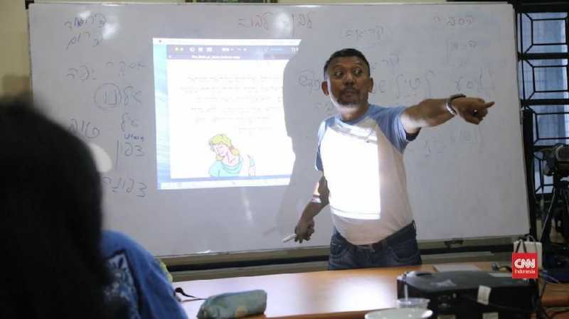 Sapri, Lulusan Pesantren Pengajar Bahasa Ibrani Sapri, Lulusan Pesantren Pengajar Bahasa Ibrani
