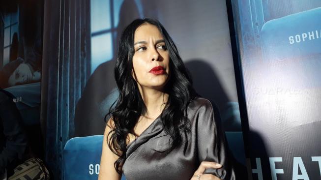 Ditanya soal Pacar Bule, Sophia Latjuba Merem Melek Ditanya soal Pacar Bule, Sophia Latjuba Merem Melek