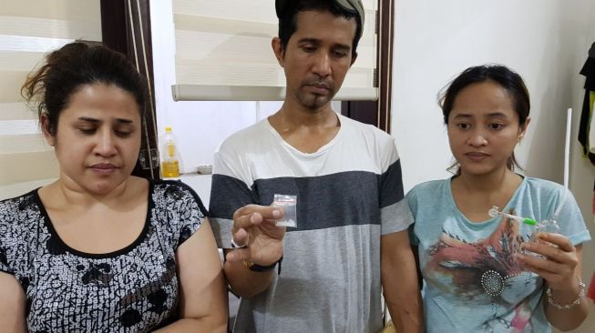 Putra Elvy Sukaesih Tak Ditahan karena TBC Putra Elvy Sukaesih Tak Ditahan karena TBC