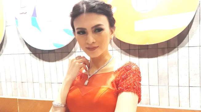 Doyan Berlian, Donita Diprotes Suami Doyan Berlian, Donita Diprotes Suami