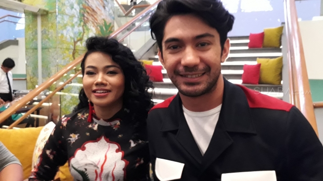 Cerita Seru di Balik Duet Reza Rahadian dan Yura Yunita Cerita Seru di Balik Duet Reza Rahadian dan Yura Yunita