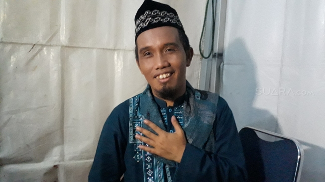 Ditinggal Istri, Ustadz Maulana Masak Sendiri