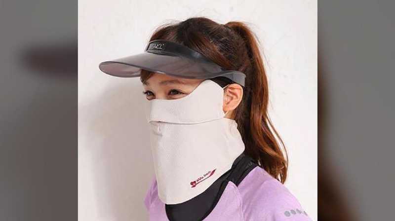Demi Cantik, Wanita Jepang Pakai Masker Mirip Darth Vader Demi Cantik, Wanita Jepang Pakai Masker Mirip Darth Vader