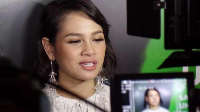 Raisa Minta Suami Andien Jadi Fotografer Acara Lamaran Raisa Minta Suami Andien Jadi Fotografer Acara Lamaran
