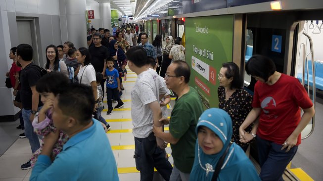 MRT Jakarta Mendadak Berhenti Saat Gempa 7,4 SR MRT Jakarta Mendadak Berhenti Saat Gempa 7,4 SR